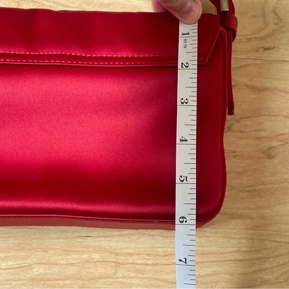 Vintage Late 90s Baguette in Satin Red Multicolored Asian Embroidered Flowers - Picture 7 of 12